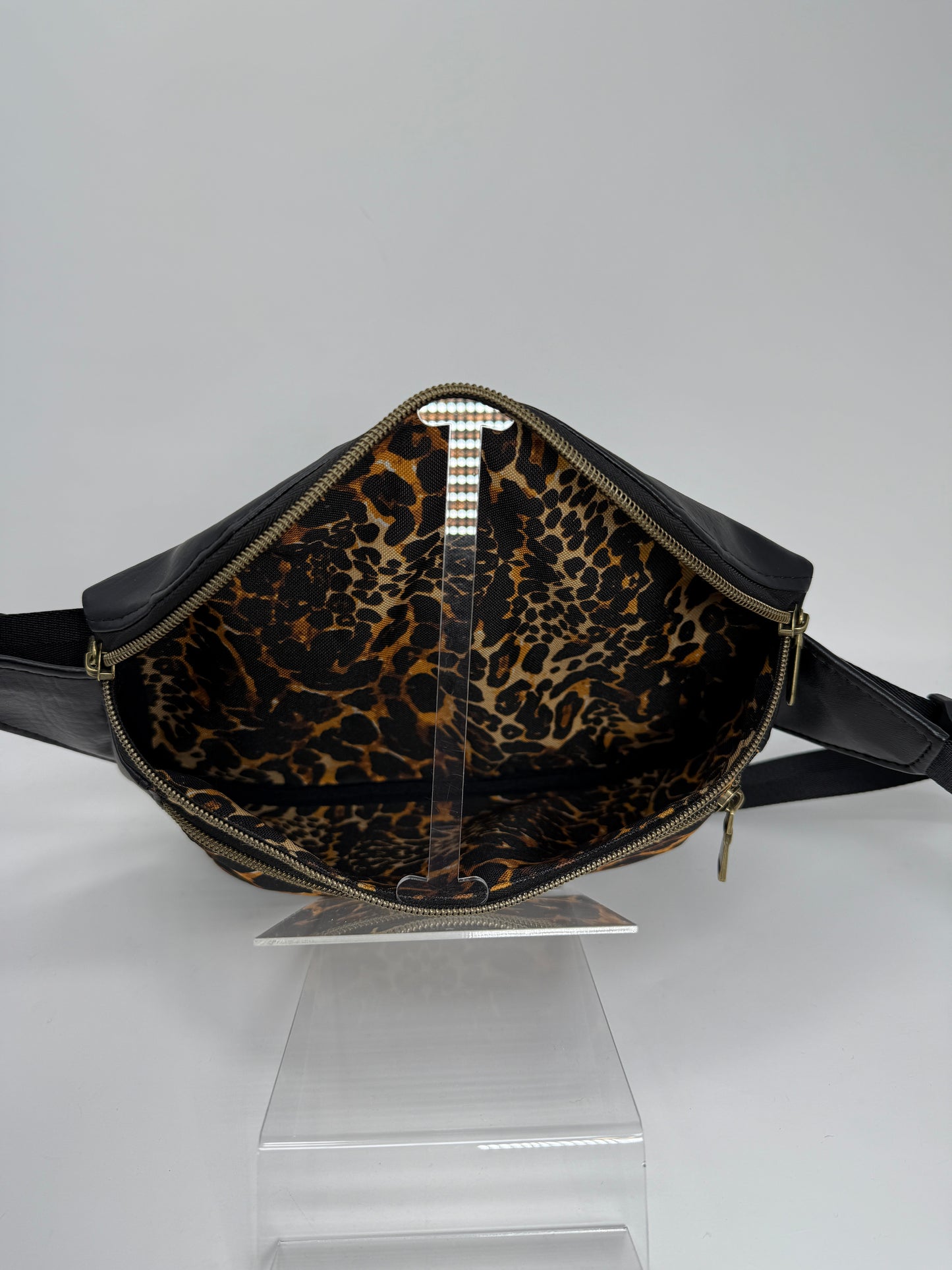 Clamshell Waist Pack / Sling Bag - Leopard