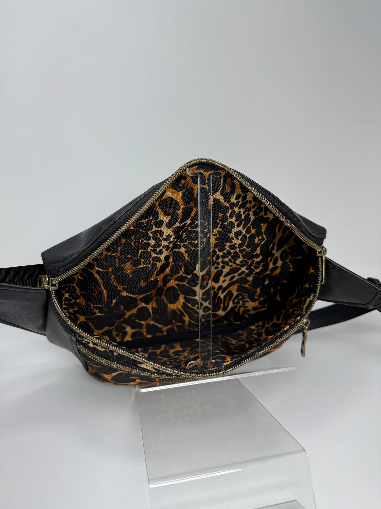 Clamshell Waist Pack / Sling Bag - Leopard