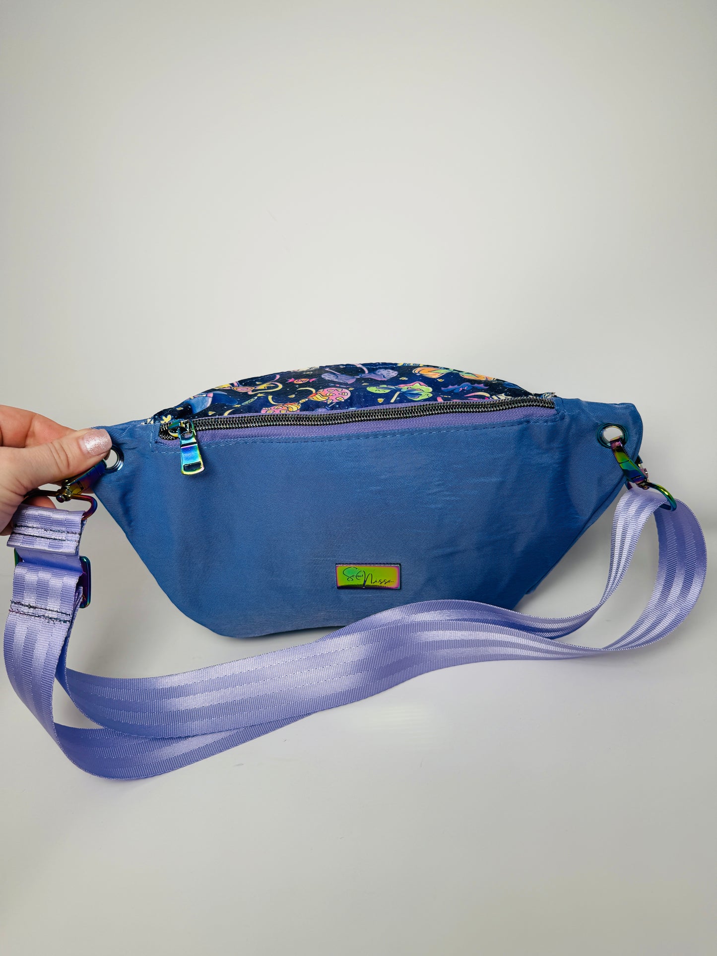 Be Hip Fannypack - Disney Park Treats